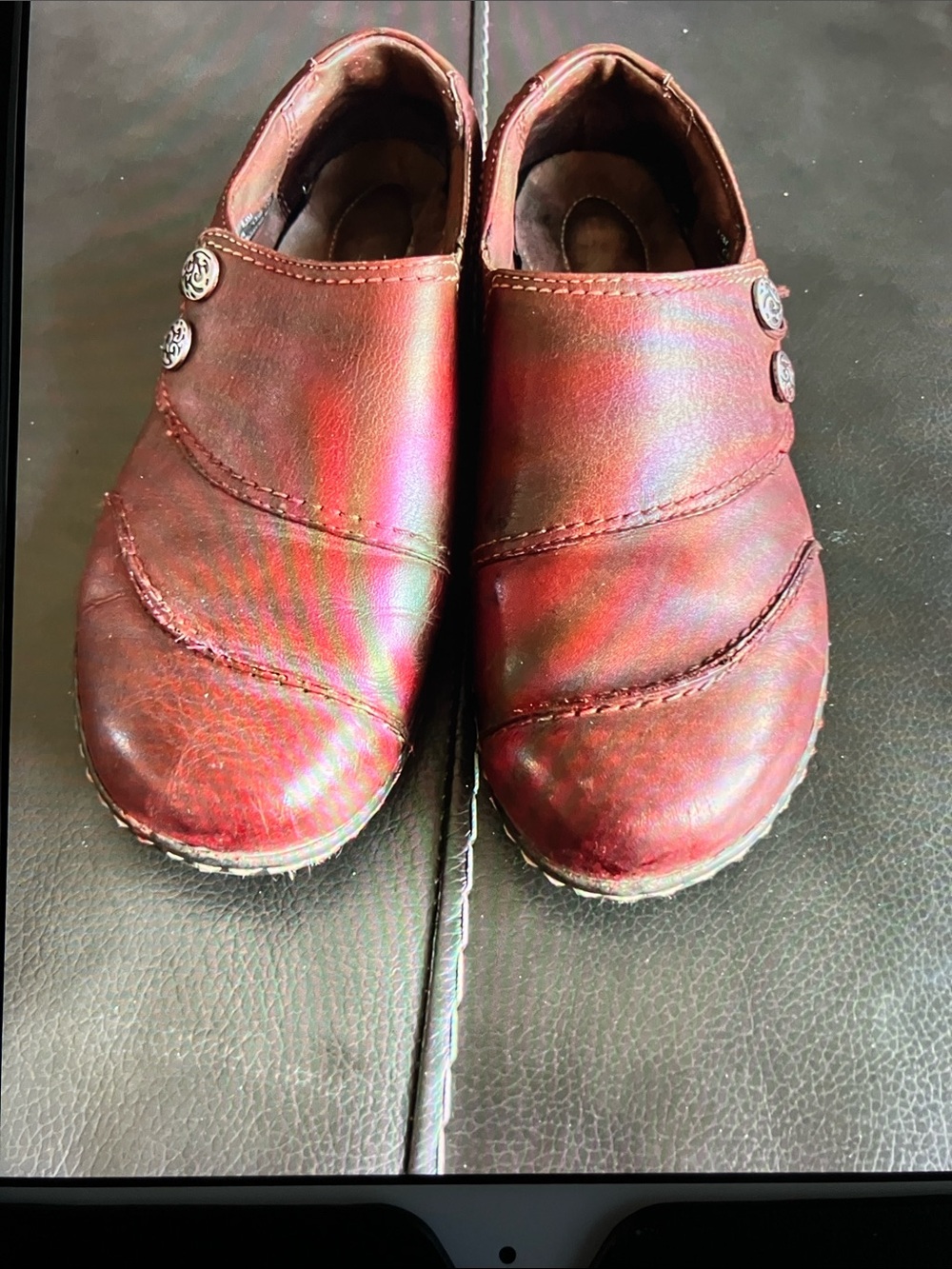 Clarks women’s red brown shoes size 8.5 button slip on
